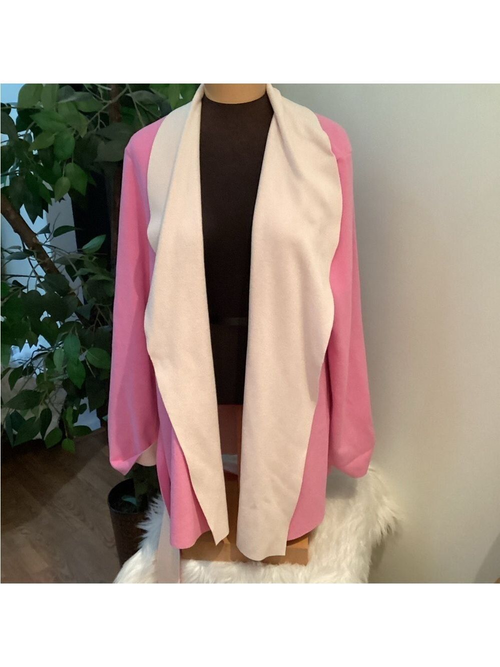 HUE pink and cream belted bath robe Woman’s size L/XL pink and cream